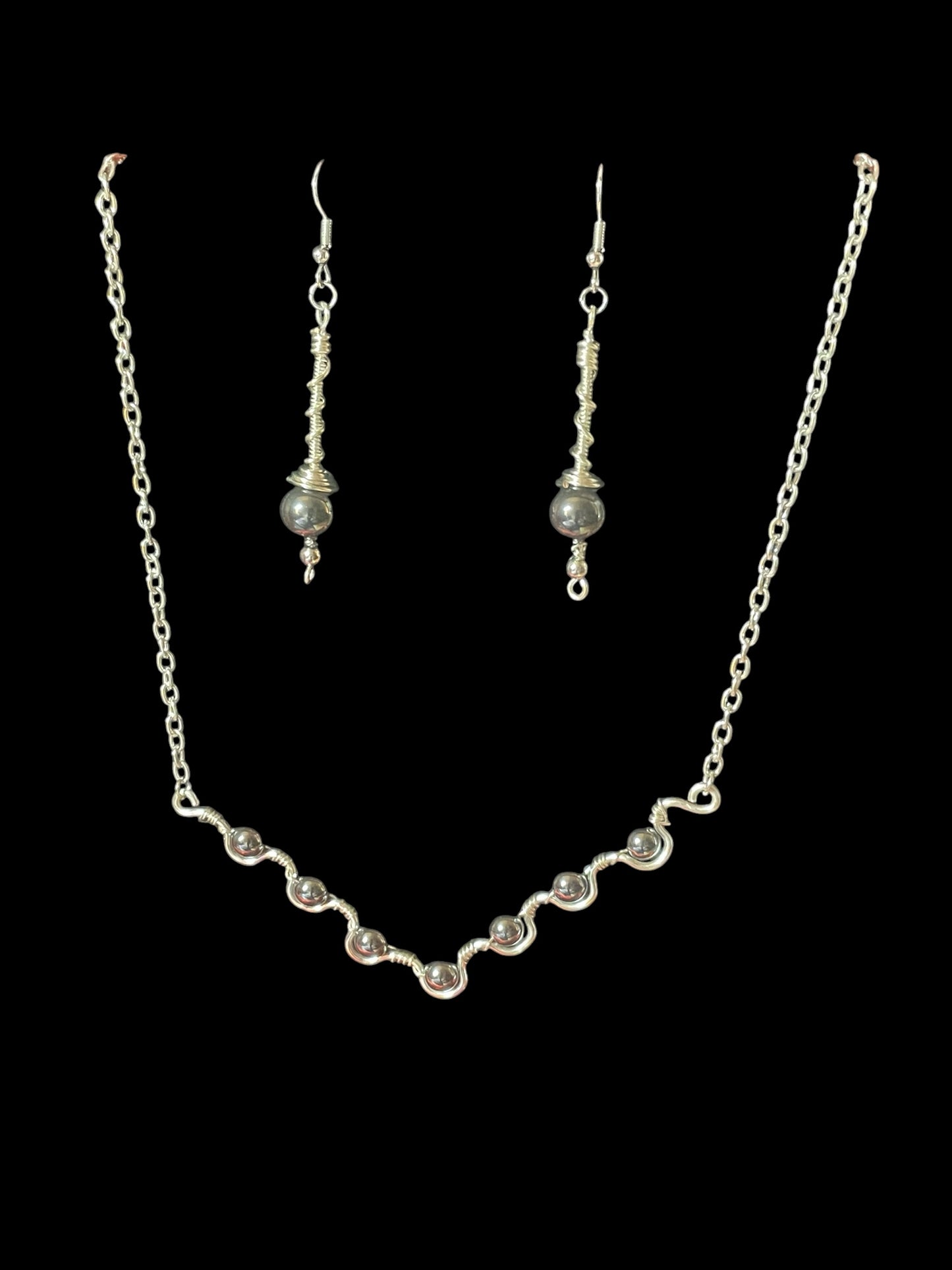 Hematite Bead V Necklace Set